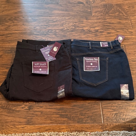 Gloria Vanderbilt Women's Black and Dark Blue Relaxed Jean Bundle - Picture 1 of 4